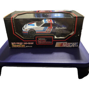 Mark Martin #6 Valvoline Racing Champions 1:43 Scale Boxed 1992 Nascar